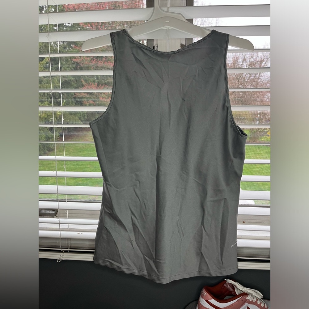 no tags, fits like a women’s small